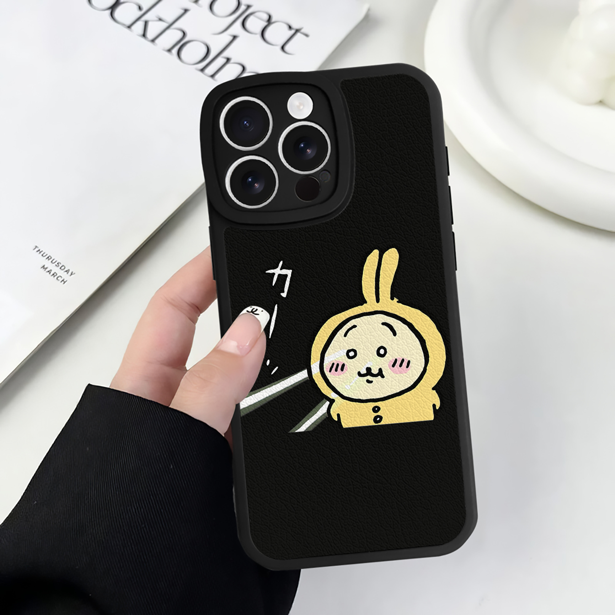 （画像用） ちいかわ うさぎ Chii-kawa usagi 【iPhone 16シリーズ対応】シリコンスマホケース（レザー調） 材質：シリコン